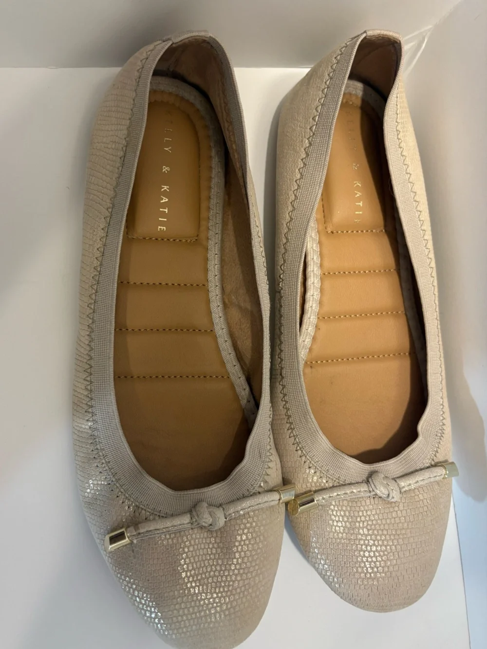 Kelly & Katie Perri Ballet Flats Cream Color Shimmer Size 8